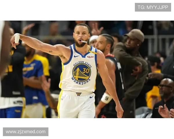 假期学习不放松库里首节火力全开轰下11分展现超强状态