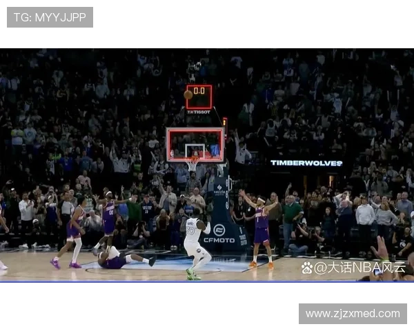 兰德尔上半场表现稳定11投6中贡献14分4篮板1助攻1抢断